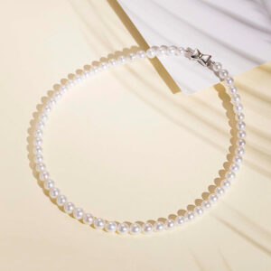 ホワイトネックレス700